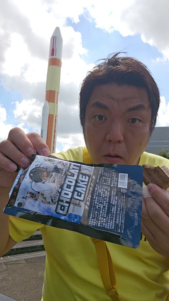 宇宙食のチョコレートケーキ