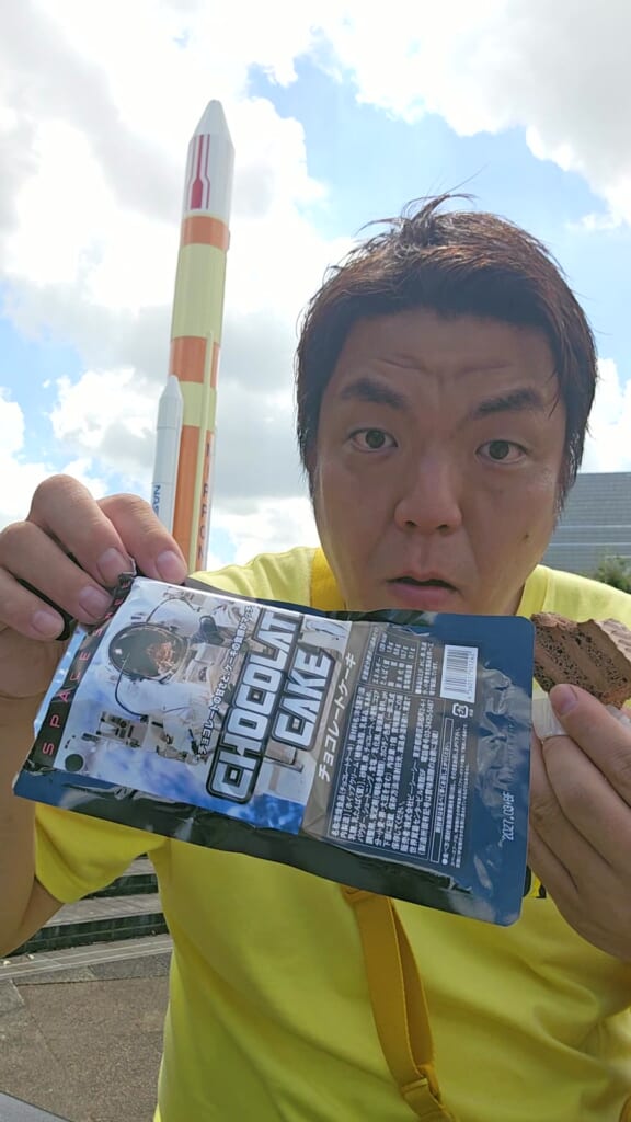 宇宙食のチョコレートケーキ